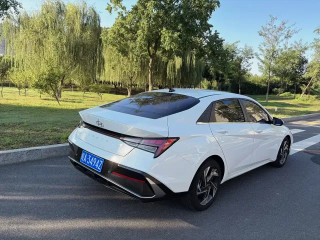 Hyundai Elantra — Фото автомобиля 8
