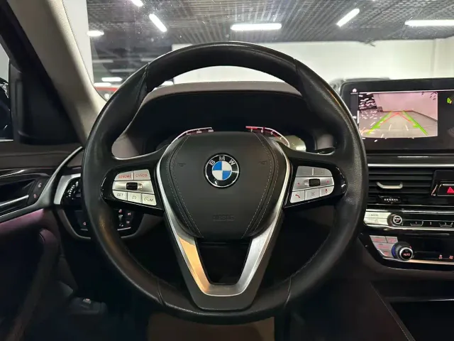 BMW 5 Series — Фото автомобиля 10