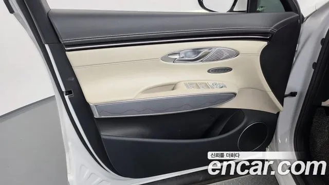 Genesis GV70 — Фото автомобиля 13