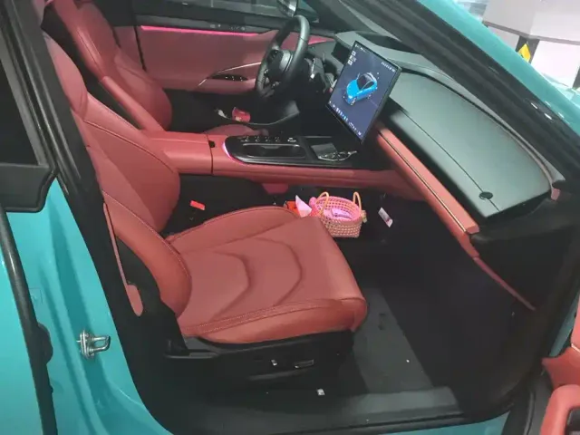 Xiaomi SU7 — Фото автомобиля 8