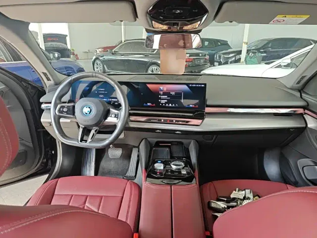 BMW i5 — Фото автомобиля 9