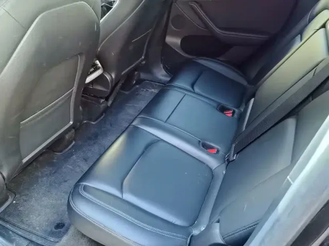 Tesla Model Y — Фото автомобиля 16