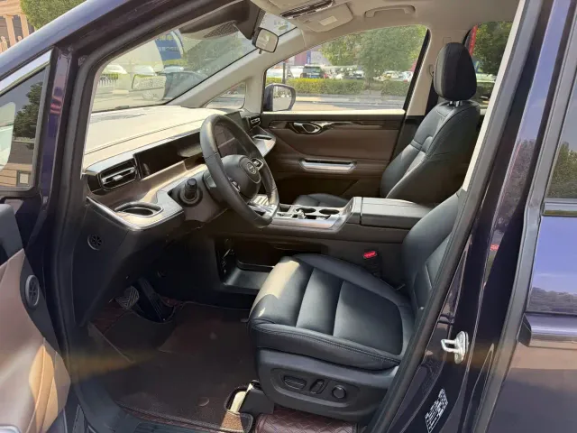 GAC Trumpchi E8 — Фото автомобиля 5