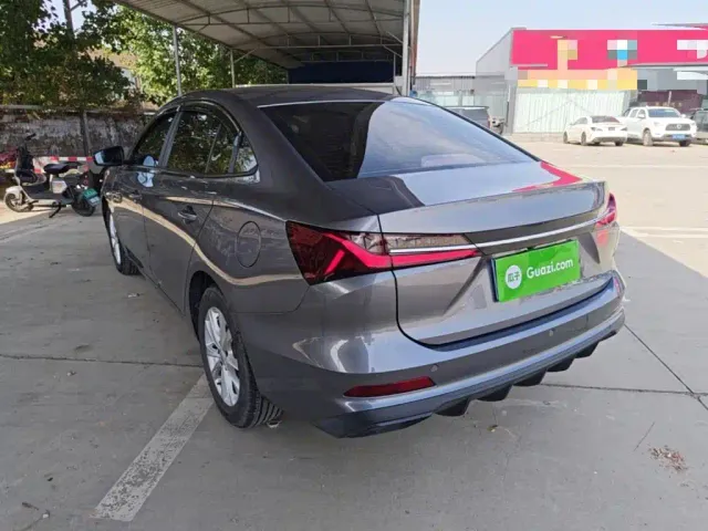 Roewe i5 — Фото автомобиля 4