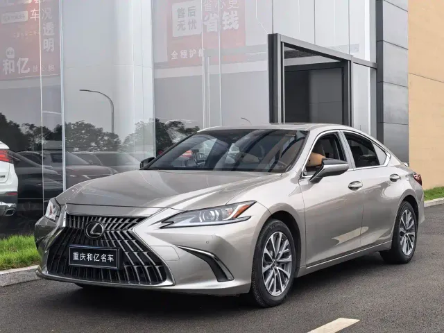 Фотография автомобиля — Lexus ES