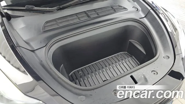 Tesla Model Y — Фото автомобиля 9