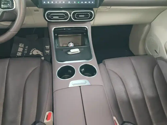 Leapmotor C11 — Фото автомобиля 6