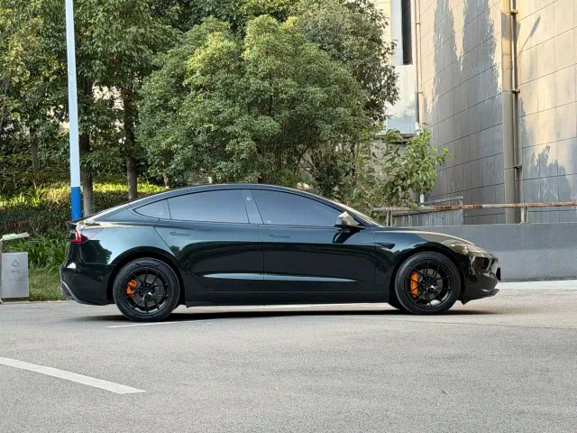 Tesla Model 3 — Фото автомобиля 4