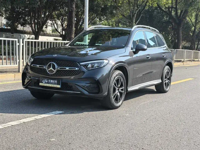 Фотография автомобиля — Mercedes-Benz GLC-Class