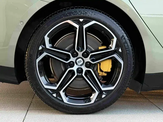 Xiaomi SU7 — Фото автомобиля 12