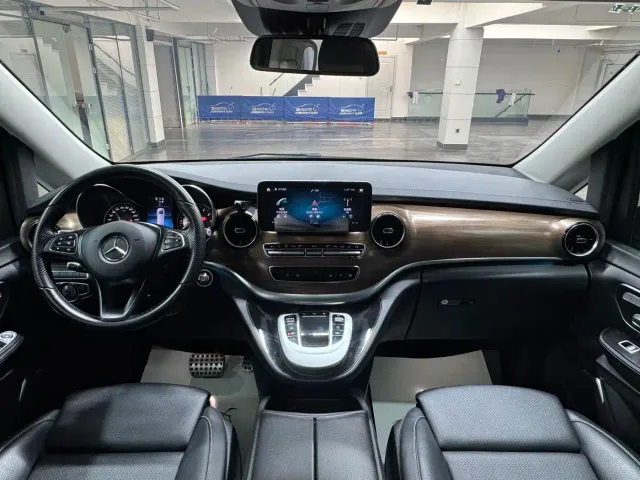 Mercedes-Benz V-Class — Фото автомобиля 10