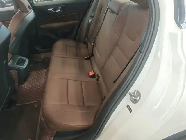 Volvo S60 — Фото автомобиля 16