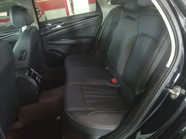 Volkswagen Passat — Фото автомобиля 16