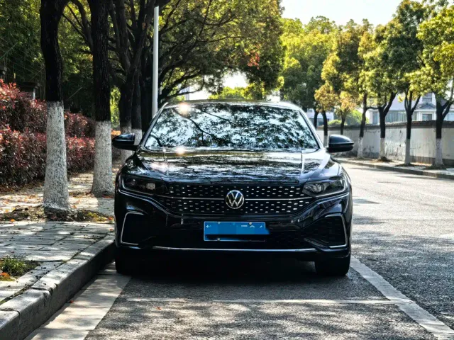 Volkswagen Passat — Фото автомобиля 2