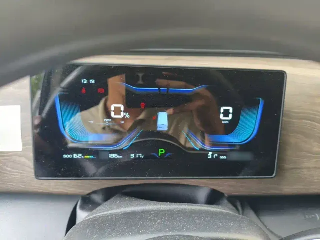Ruichi New Energy EC75 — Фото автомобиля 3