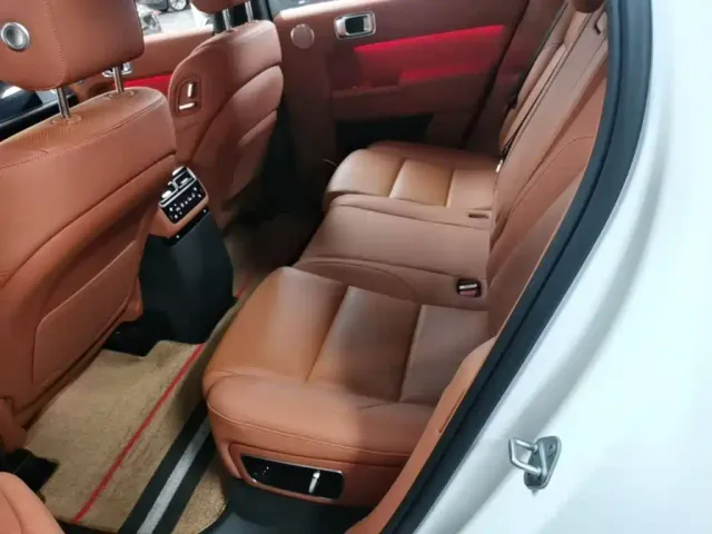 Li Auto L7 — Фото автомобиля 12