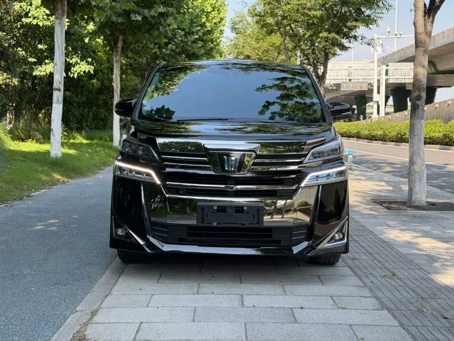 Toyota Vellfire — Фото автомобиля 2