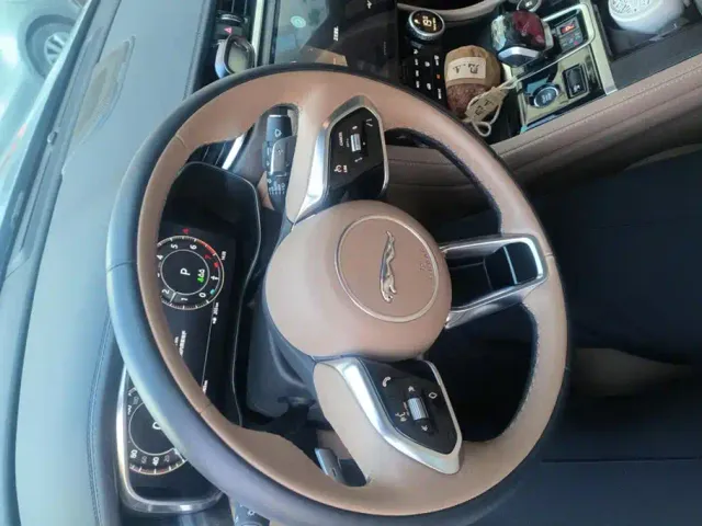Jaguar XFL — Фото автомобиля 15