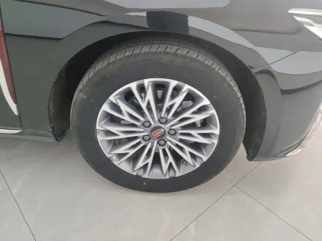 Hongqi H5 — Фото автомобиля 6