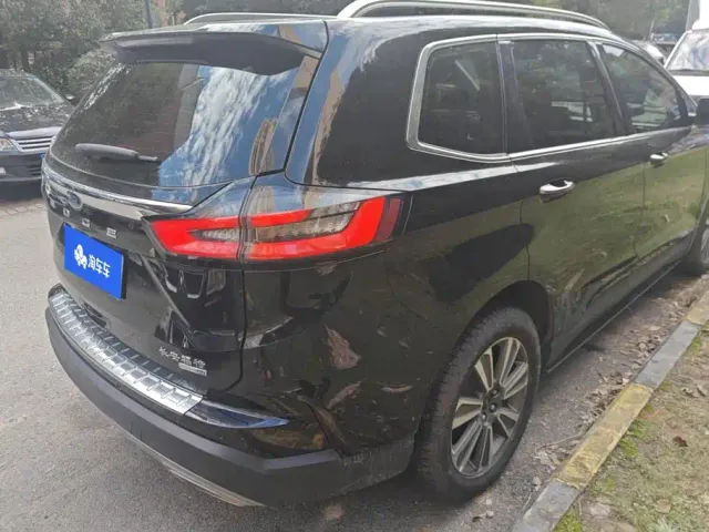 Ford Edge — Фото автомобиля 3