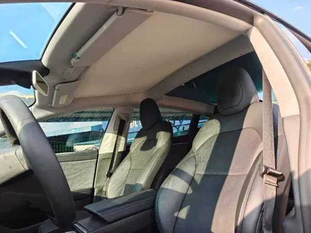 Tesla Model 3 — Фото автомобиля 9