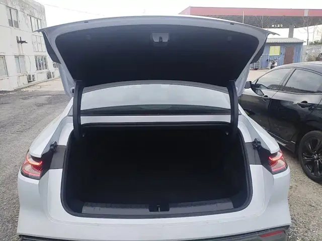 Geely Galaxy Xingyao 8 — Фото автомобиля 18
