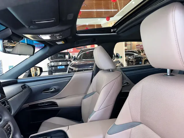 Lexus ES — Фото автомобиля 15