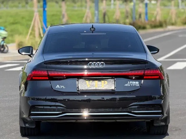 Audi A7L — Фото автомобиля 9