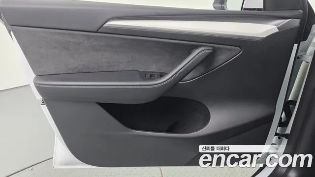 Tesla Model Y — Фото автомобиля 21