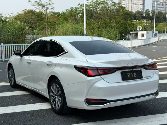 Lexus ES — Фото автомобиля 10
