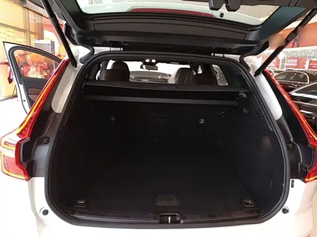 Volvo XC60 — Фото автомобиля 18