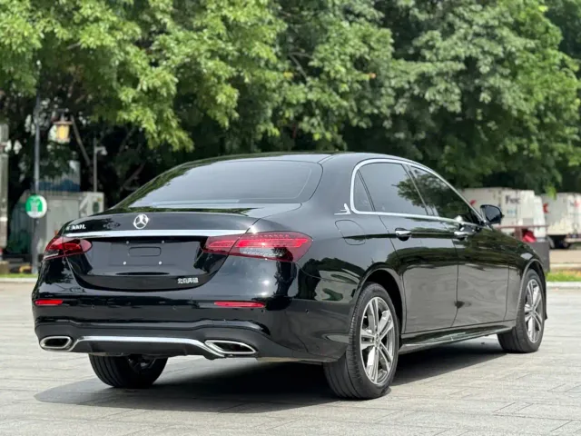 Mercedes-Benz E-Class — Фото автомобиля 8