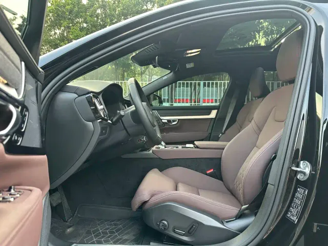 Volvo S90 — Фото автомобиля 20