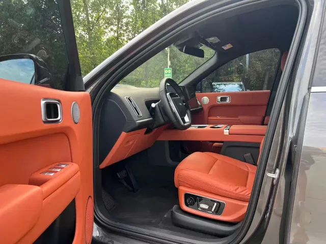 Li Auto L9 — Фото автомобиля 12