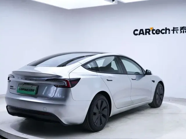 Tesla Model 3 — Фото автомобиля 11