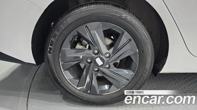 Hyundai Avante CN7 — Фото автомобиля 5