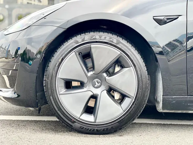 Tesla Model 3 — Фото автомобиля 11
