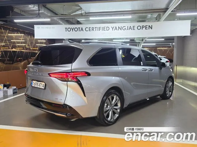 Toyota Sienna — Фото автомобиля 2