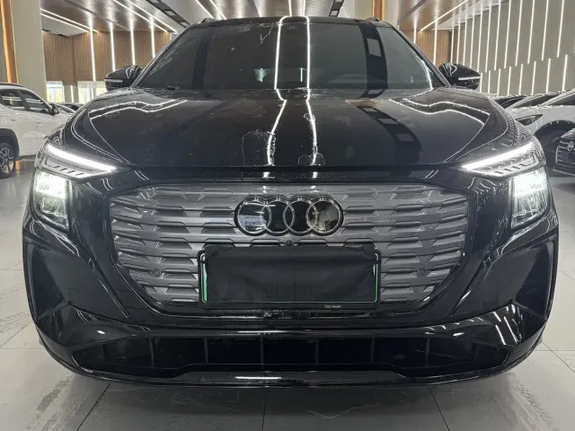 Audi Q5 e-tron — Фото автомобиля 2