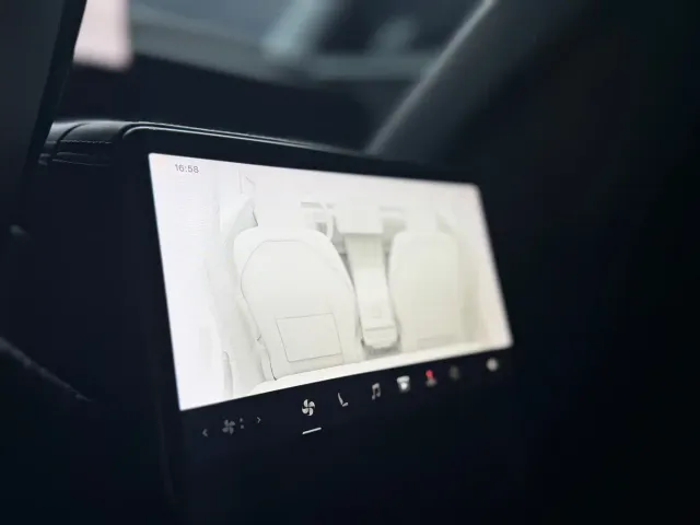 Tesla Model 3 — Фото автомобиля 8