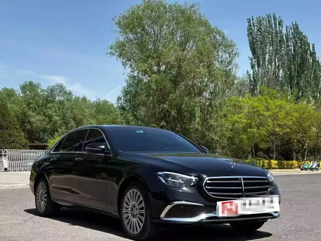 Mercedes-Benz E-Class — Фото автомобиля 3