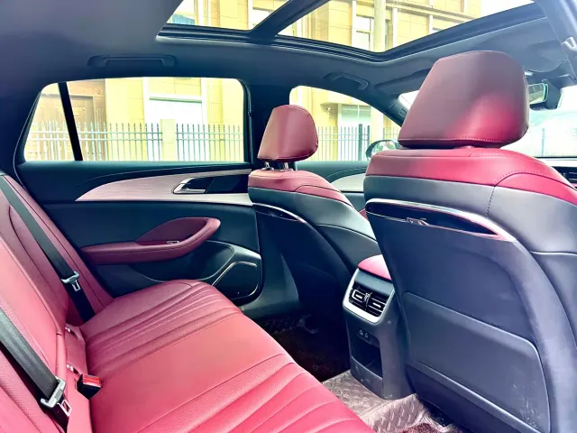 Hongqi H5 — Фото автомобиля 8