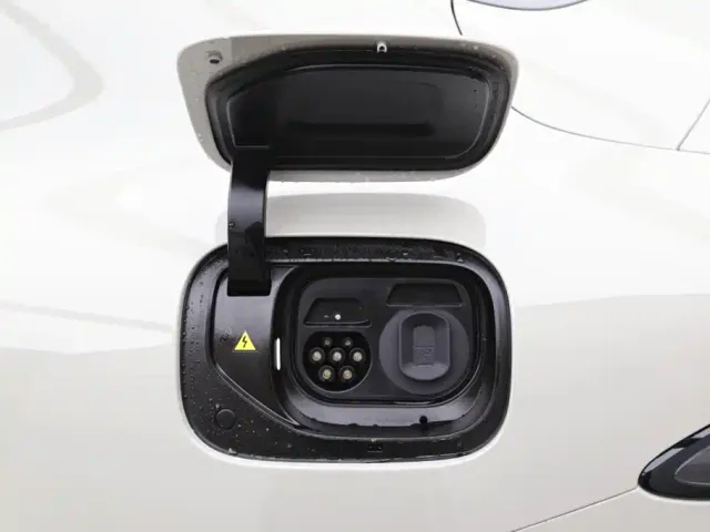 Xiaomi SU7 — Фото автомобиля 29
