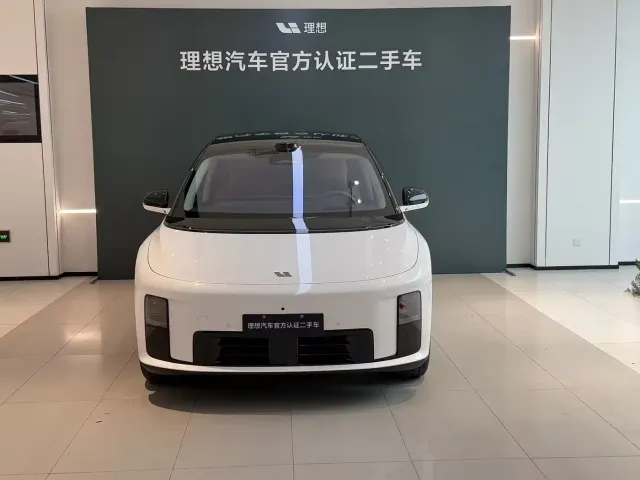 Li Auto Li i8 2025 Standard Edition — Фото автомобиля 4