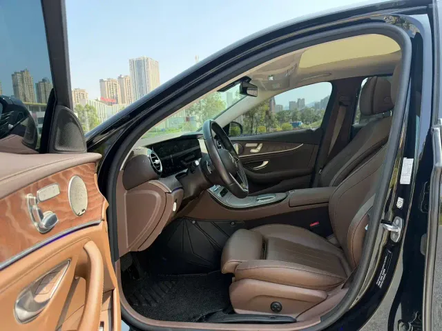 Mercedes-Benz E-Class — Фото автомобиля 6