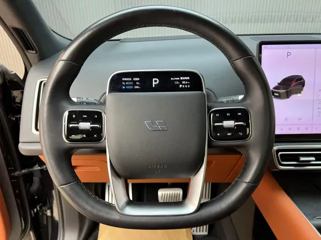 Li Auto L8 — Фото автомобиля 6
