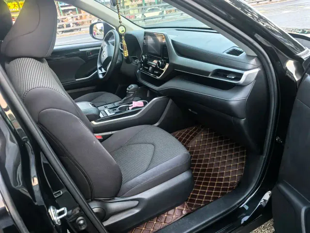 Toyota Highlander — Фото автомобиля 12