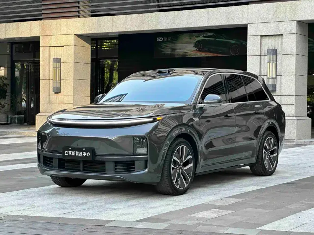 Li Auto L8 — Фото автомобиля 2