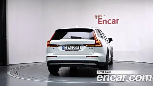 Volvo V60 Cross Country 2nd Gen — Фото автомобиля 4