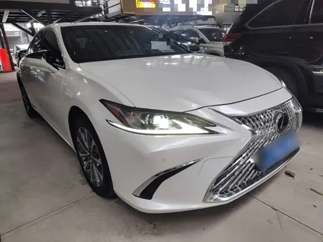 Lexus ES — Фото автомобиля 3